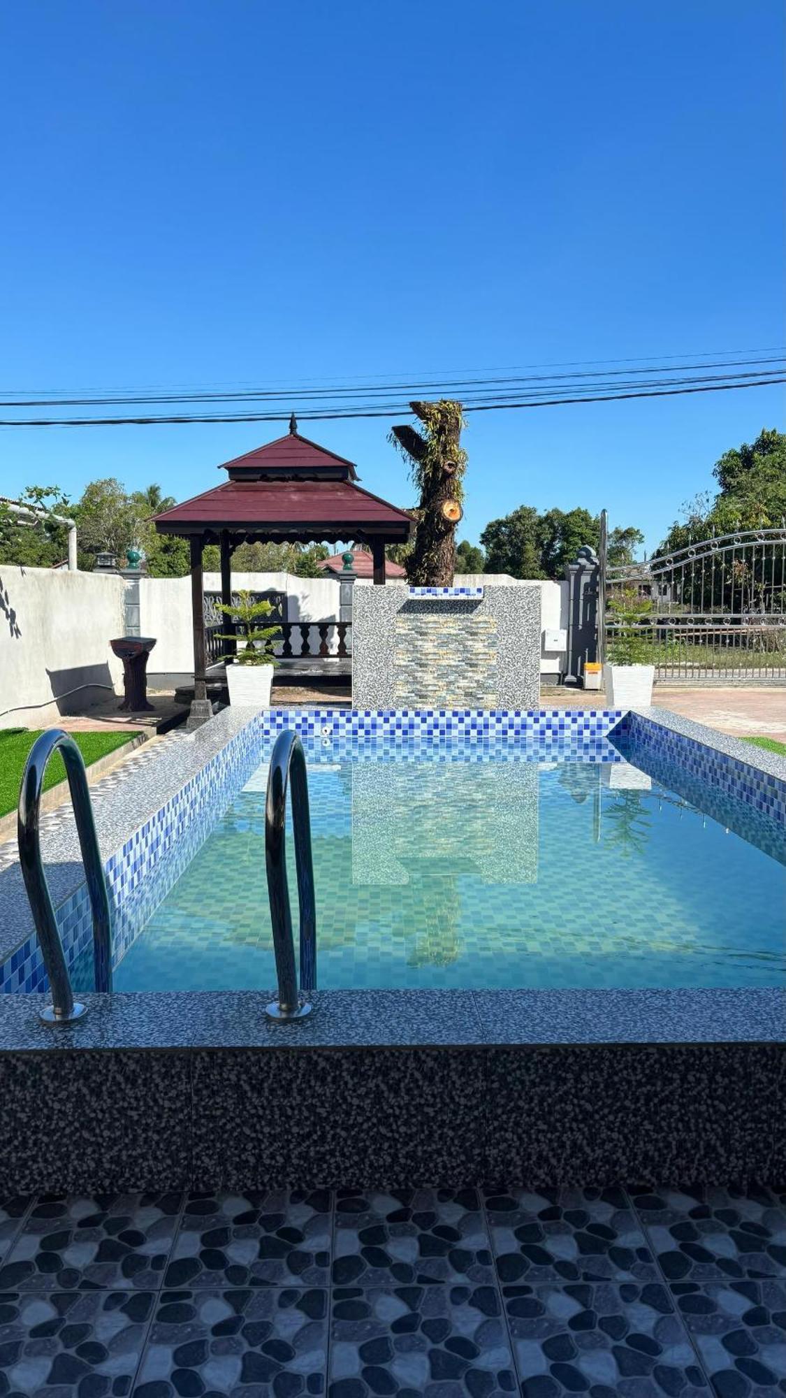 D'Bali Homestay - Private Swimming Pool, Netflix, Internet Wifi ,Cuckoo, Internet Wifi , Dryer, Washing Machine, Aircond Setiap Bilik & Ruang Tamu Pasir Puteh Exterior photo